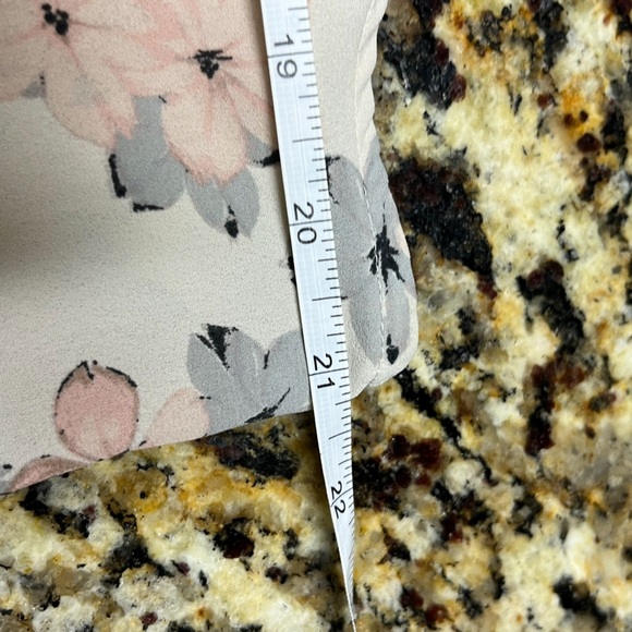 Like New! LOFT Pink and Gray Sleeveless Blouse - Picture 5 of 6